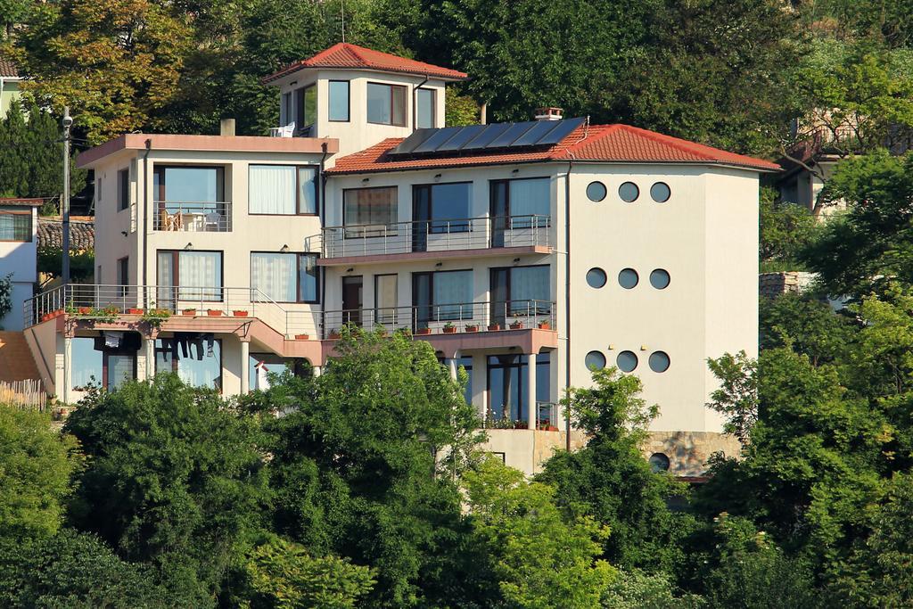 Guest Rooms Sea View Balchik Exterior photo